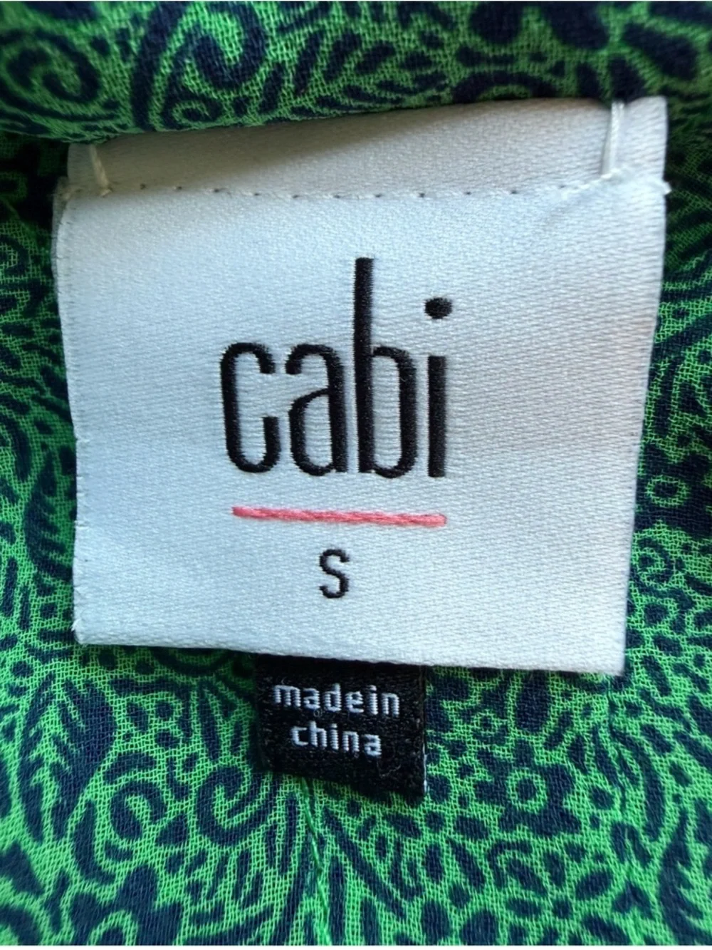 CAbi Green Paisley V-Neck Sheer Blouse Size S Lightweight Flowy Casual - Picture 3 of 13